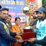 कन्हैयाचक में आयोजित क्रिकेट टूर्नामेंट के फाइनल मुकाबले में मड़ैया ने बिहपुर को हराकर जीता चमचमाती शिल्ड