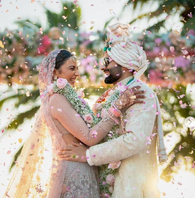 शादी के बंधन में बंधी रकुल प्रीत सिंह, गोवा में जैकी भगनानी संग पूरी हुईं शादी की रस्में 2 रकुल प्रीत सिंह