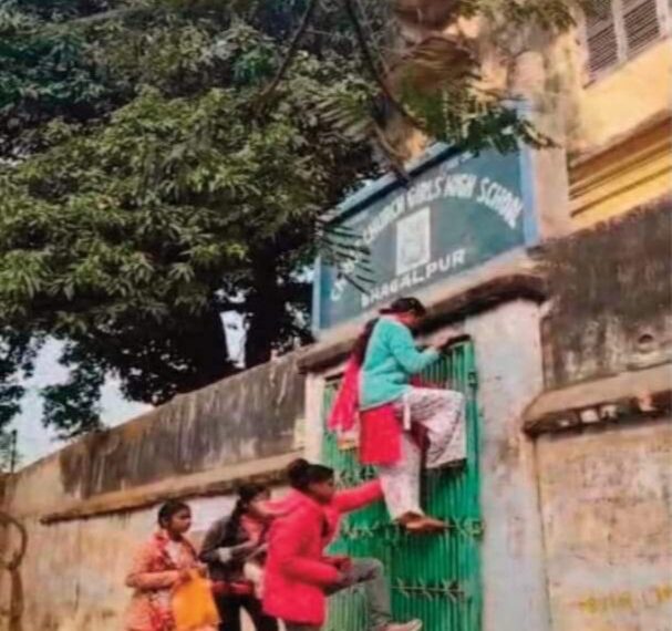 भागलपुर में इंटर की परीक्षा देने&hellip;