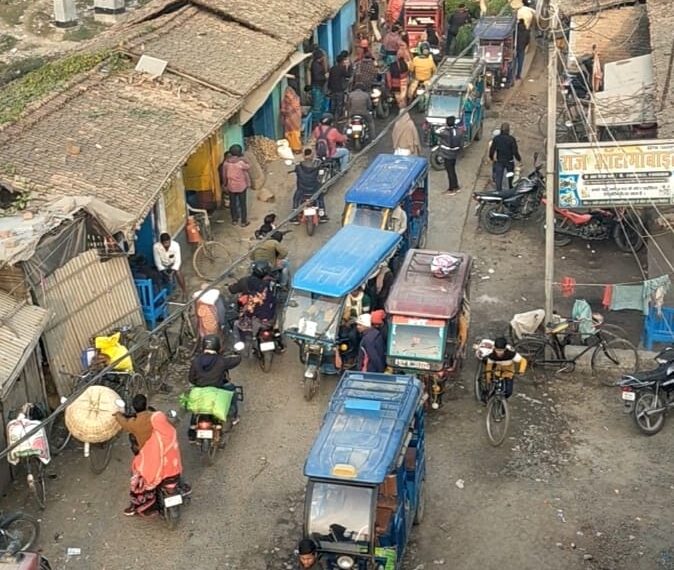 अतिक्रमण की चपेट में मधुरापुर बाजार,&hellip;