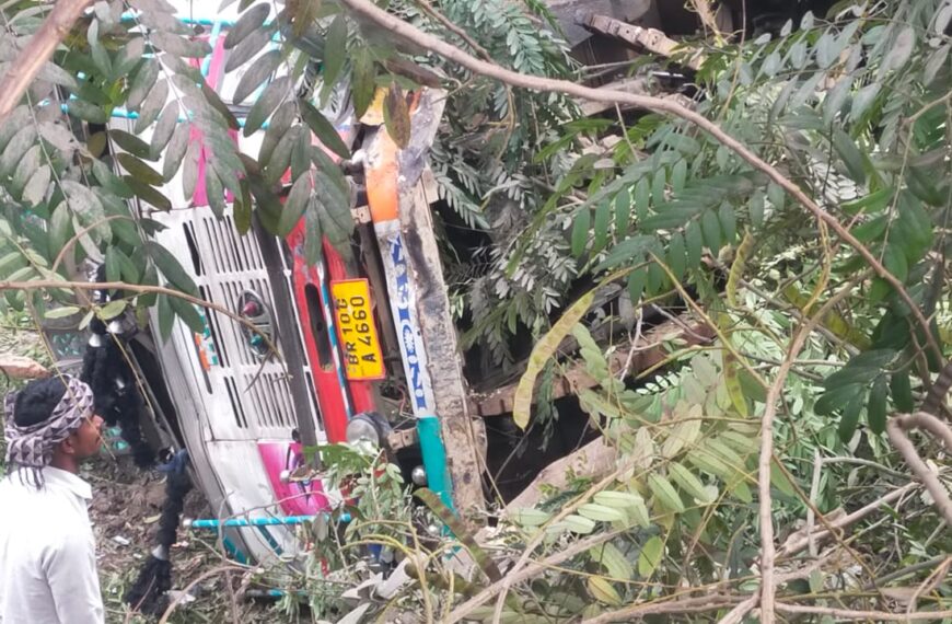 ओवरटेक करने के चक्कर मे आलू&hellip;
