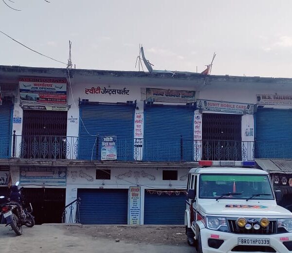 मार्केटिंग कम्प्लेक्स से पलायन को तैयार कुछ व्यवसाईयों&hellip;