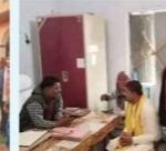 विद्यालय प्रधानाध्यापक पर शराब पीकर हंगामा करने का आरोप ग्रामीणों ने किया परबत्ता पुलिस के हवाले