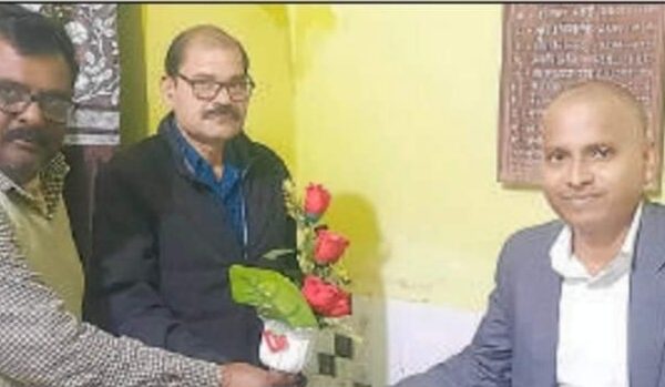 नए अंचलाधिकारी लवकुश ने दिया योगदान