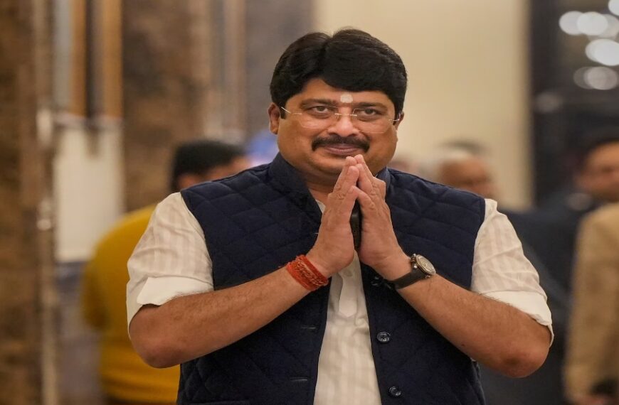 राजा भैया के खिलाफ मामला वापस लेने पर…