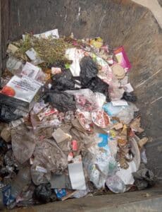 होली को लेकर परबत्ता नगर पंचायत में सफाई व्यवस्था ध्वस्त, कचड़े की लगी अंबार 3 img 20240328 wa00044769788787875056744