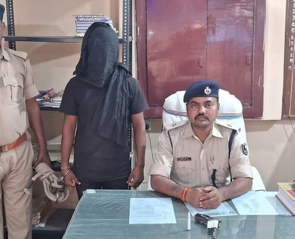युवक को कट्टा लहराना पड़ा भारी मोबाइल में&hellip;