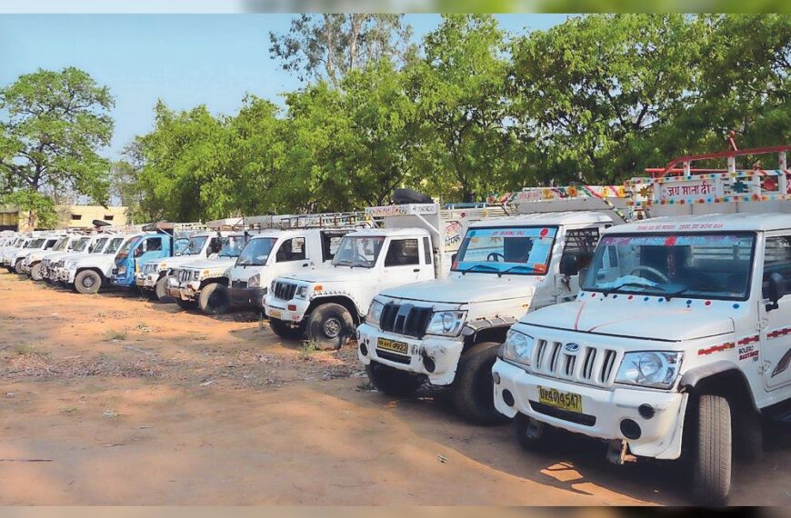 बारात से लौट रहे गाड़ियों को&hellip;