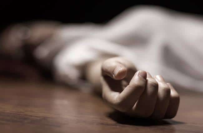 रेल से गिरने से महिला की मौत 1 death 650 092116080323