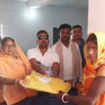 रंगरा प्रमुख के द्वारा अग्नि पीड़ितों के बीच बांटा गया सुखा राशन व कपड़ा