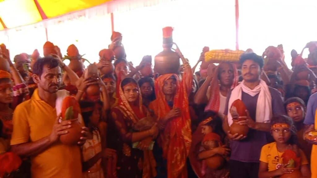 नौ दिवसीय श्रीराम कथा को ले निकाली गई भव्य कलश शोभायात्रा 3 img 20240527 wa00008973930777728938915