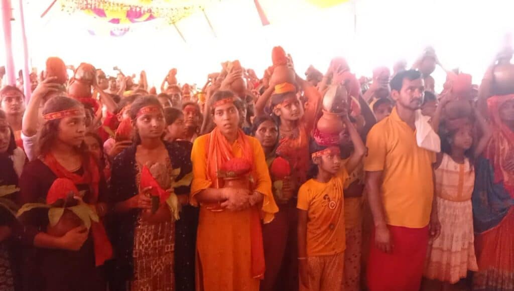 नौ दिवसीय श्रीराम कथा को ले निकाली गई भव्य कलश शोभायात्रा 2 img 20240527 wa00075075414851216213540