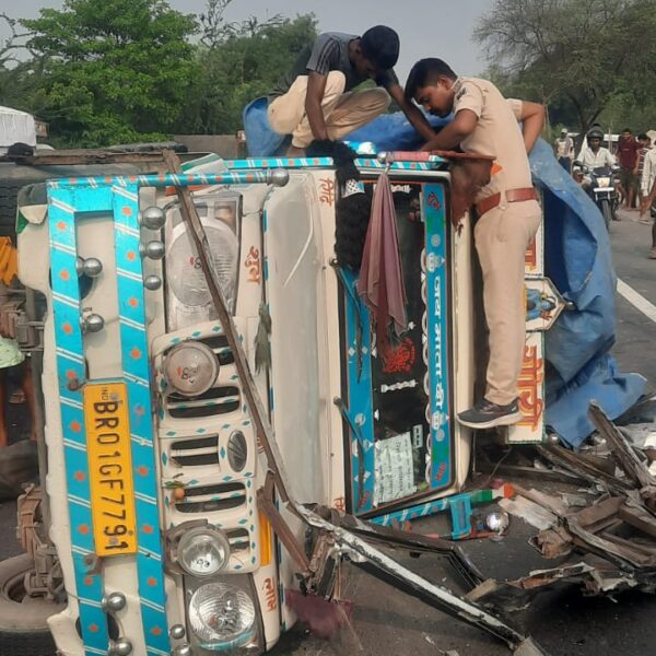 टाटा मैजीक और बस में टक्कर, दस लोग&hellip;