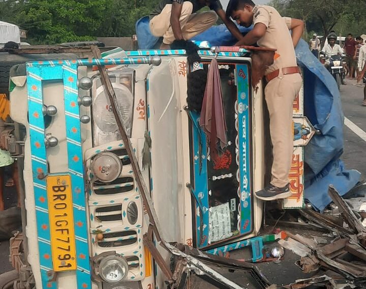 टाटा मैजीक और बस में टक्कर,&hellip;