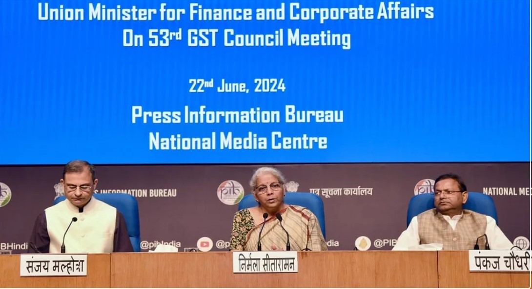 GST Council : रेलवे प्लेटफॉर्म टिकट सस्ता ! सोलर कुकर, दूध कैन पर 12% TAX, जानें जीएसटी काउंसिल के बड़े ऐलान. 4 53RD GST COUNCIL MEETING