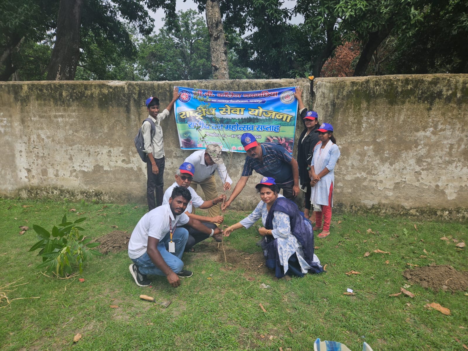 वन महोत्सव सप्ताह जी.बी कॉलेज महाविद्यालय में मनाया गया 1 IMG 20240706 WA0001