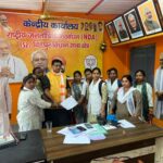 Inq Tmp 31 संविदा कर्मियों ने विधायक को सौंपा स्थाई नियुक्ति का मांग पत्र