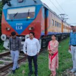 Inq Tmp 30 सोनपुर डिवीजन के एडीआरएम ने कटरिया स्टेशन पहुंच कर समपार फाटक का जायजा लिया।