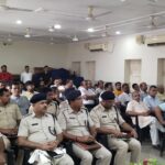 Inq Tmp 32 बाल भारती के परिसर में पुलिस प्रशासन व व्यवसायियों के बीच बैठक का आयोजन किया गया
