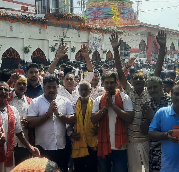 बाबा ब्रजलेश्वर धाम में उमड़ा श्रद्धालुओं का जनसैलाब