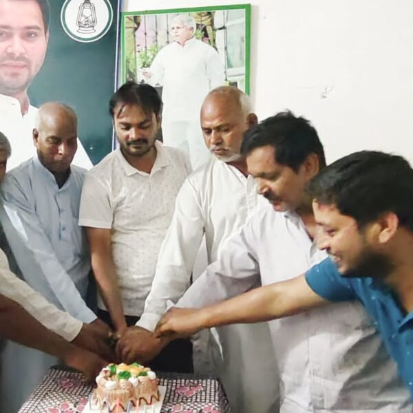 Inq Tmp 6 बिहपुर में केक काटकर मनाया गया राज़द का…
