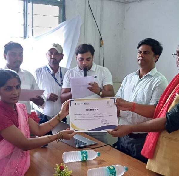 जीविका दीदियों को किया गया सम्मानित
