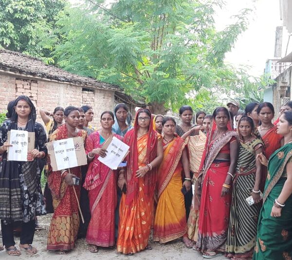 जीविका दीदियों का प्रदर्शन, 10 सूत्री मांगों को&hellip;