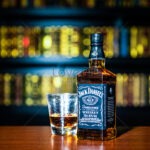 ट्रेटापैक शराब के साथ बाईक सवार गिरफ्तार