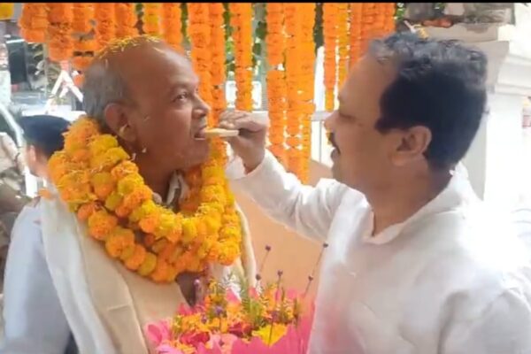 राजेश कुमार को प्रवीण सिंह ने दी बधाई, ‘पलायन रोको, नौकरी दो’ यात्रा को मिल रहा युवाओं का समर्थन IMG 20250322 WA0000