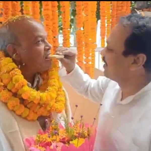 राजेश कुमार को प्रवीण सिंह ने दी बधाई,&hellip;