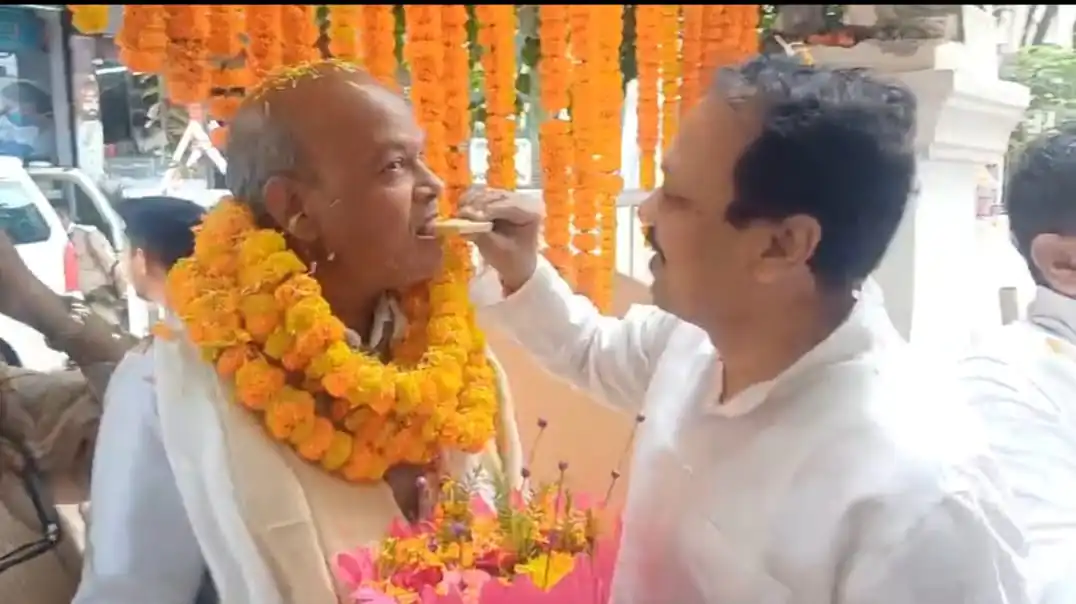 राजेश कुमार को प्रवीण सिंह ने दी बधाई, 'पलायन रोको, नौकरी दो' यात्रा को मिल रहा युवाओं का समर्थन 1 IMG 20250322 WA0000