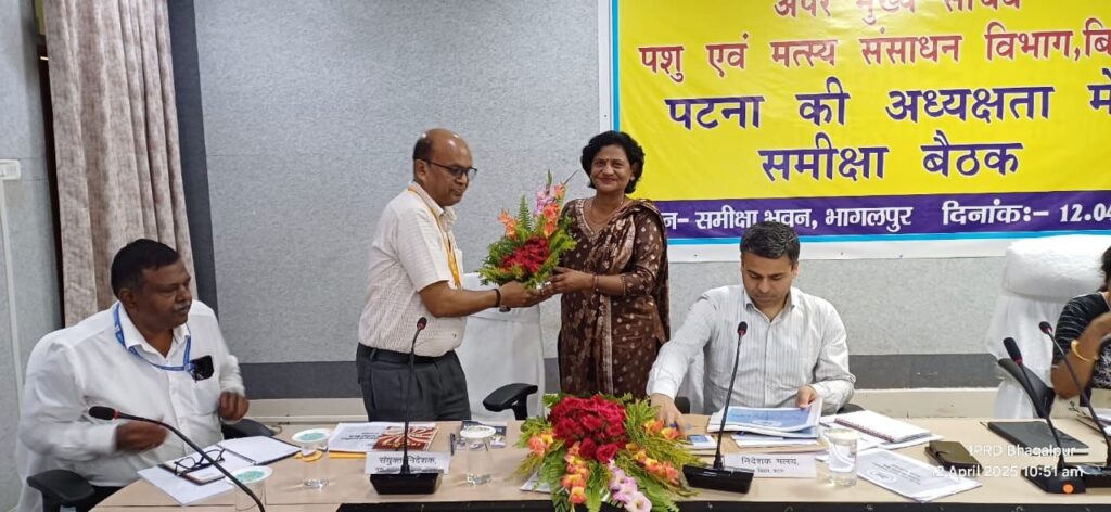 अलंकारी मछली हैचरी में अपार संभावनाएँ, बांका को मछली उत्पादन मॉडल जिला बनाने पर जोर 2 img 20250412 wa00344501185218308286656
