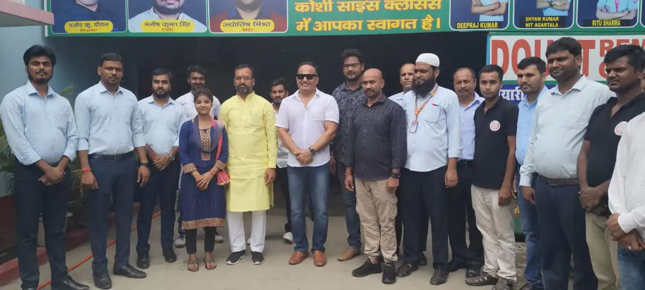 पूर्व IG शिवदीप लांडे ने कोशी साइंस क्लासेस में छात्रों को किया प्रेरित, कहा – “समर्पण ही सफलता की कुंजी” 1 IMG 20250528 WA0000