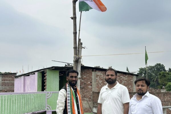 बिहपुर विधानसभा के गांवों में कांग्रेस का जनसंपर्क अभियान तेज, घर-घर फहराया गया पार्टी का झंडा IMG 20250525 062520