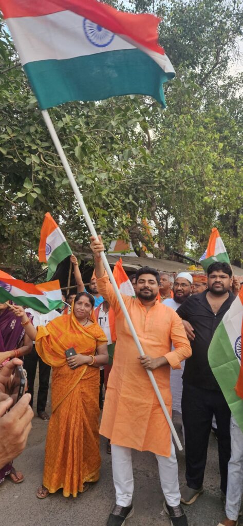तिरंगा यात्रा - भारतीय सेना के सम्मान में उमड़ा जनसैलाब, जयराम विप्लव बोले - अब भारत आतंक के खिलाफ घर में घुसकर मारेगा 2 img 20250517 wa00065101870105136914688