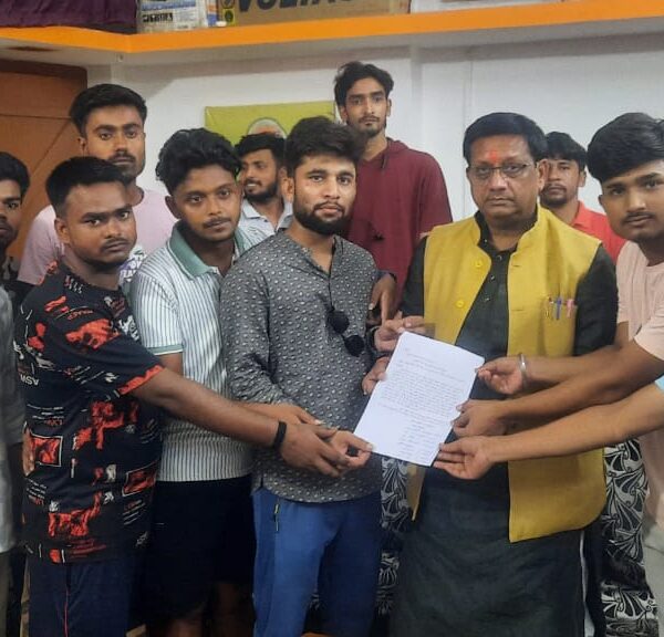 बिहपुर के मैदान पर नहीं चलेगी अफसरशाही की&hellip;