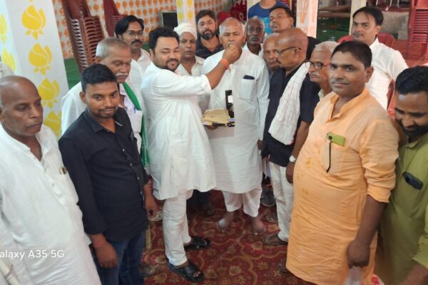 बिहपुर में मना जश्न, मंगनी लाल मंडल को RJD प्रदेश अध्यक्ष बनाए जाने पर कार्यकर्ताओं में दिखा जबरदस्त उत्साह IMG 20250618 WA0001