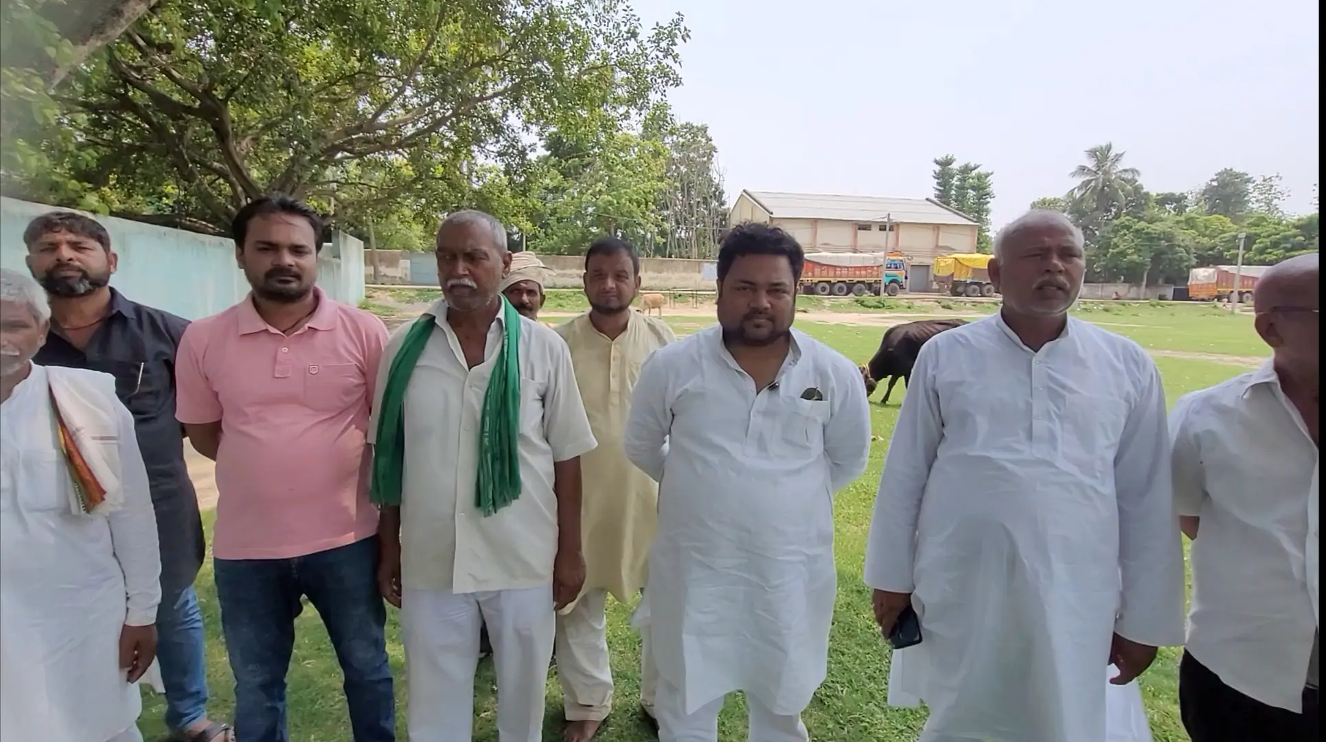 बिहपुर के एकमात्र खेल मैदान पर भवन निर्माण की तैयारी, युवाओं और जनप्रतिनिधियों में आक्रोश 1 Screenshot 20250601 054452 MX Player