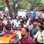 भागलपुर समाहरणालय परिसर में आवास कर्मियों का हल्ला बोल, वेतन बढ़ोतरी व स्थायीकरण की मांग पर गरजी आवाजें