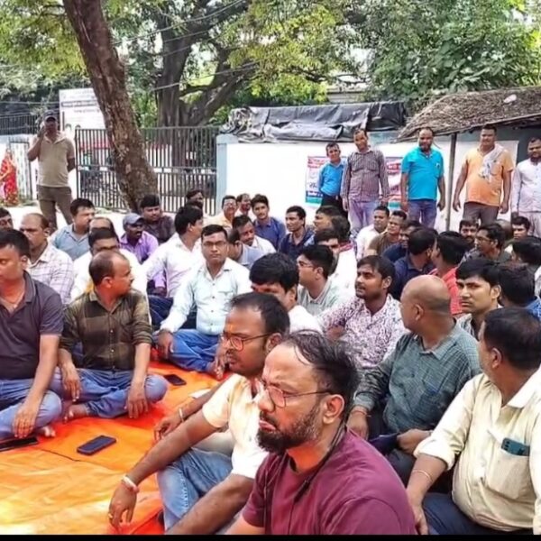 भागलपुर समाहरणालय परिसर में आवास कर्मियों का हल्ला&hellip;