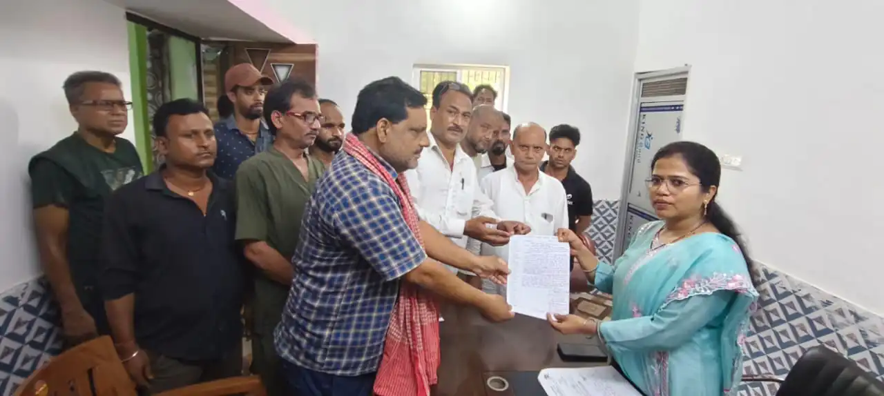 मोहर्रम जुलूस की तैयारी जोरों पर, जलजमाव बना बाधा — कमेटी ने BDO से लगाई गुहार 1 IMG 20250701 WA0032