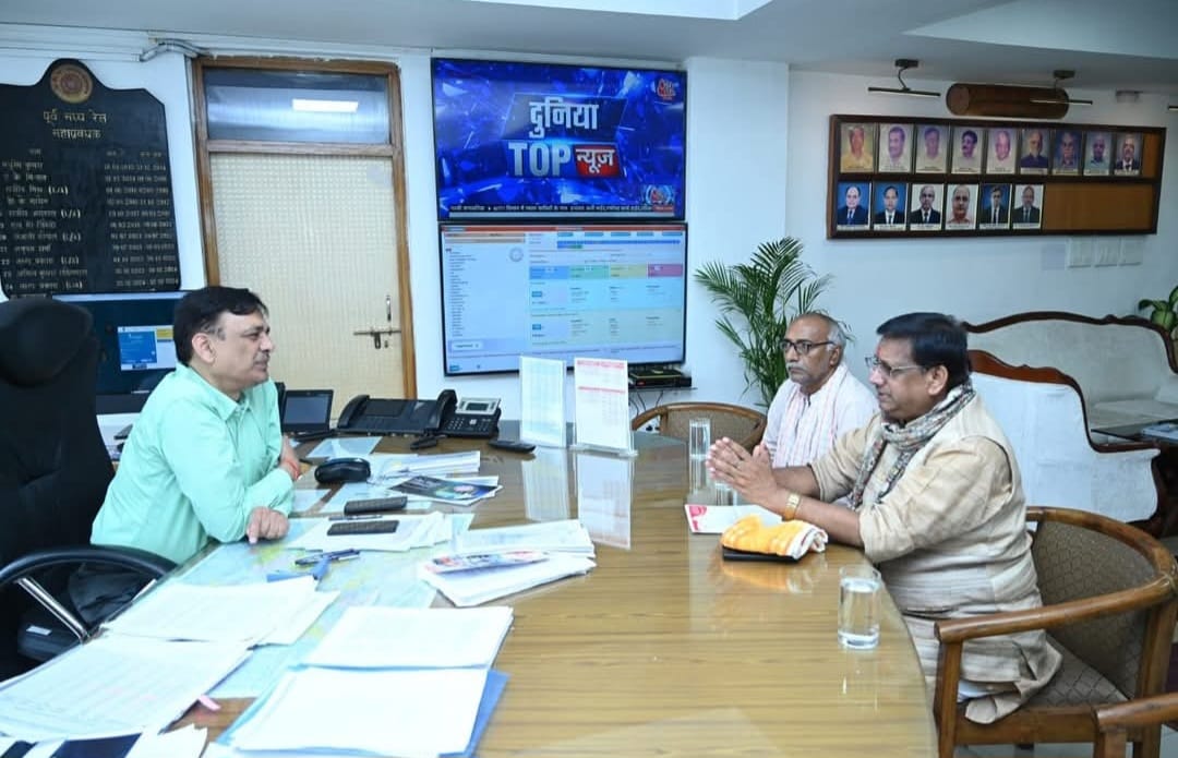 बिहपुर विधायक ई. शैलेन्द्र की पहल पर रेलवे हुआ सक्रिय, जीएम ने पत्र भेज भरोसा दिलाया – बिहपुर स्टेशन का होगा सौंदर्यीकरण, अमृत भारत योजना में शामिल होने की उम्मीद 1 IMG 20250712 WA0017