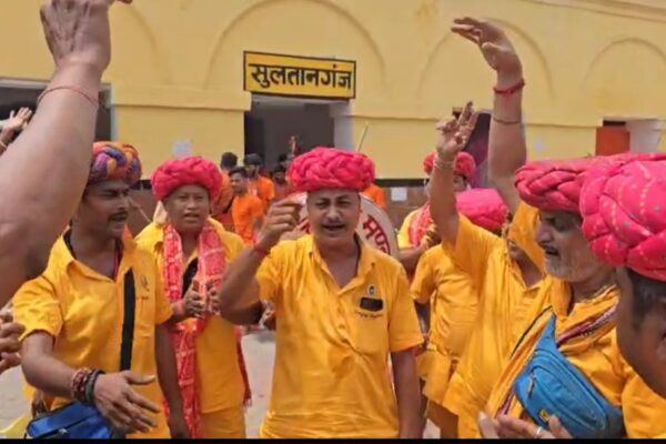 भोले की भक्ति में डूबी ओड़िशा की टोली, जदयू नेत्री अर्पणा कुमारी ने बाबा अजगैबीनाथ से उठाया गंगाजल Screenshot 20250717 002549 WhatsApp
