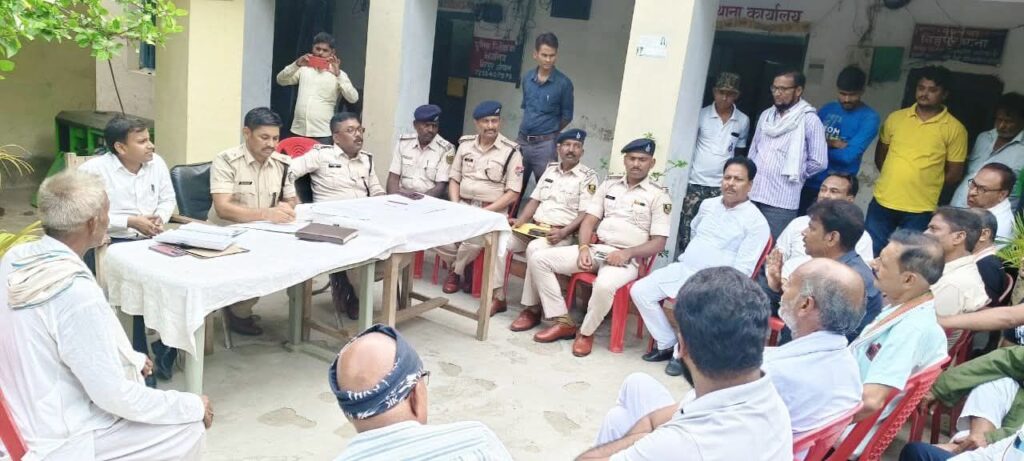 नवपदस्थापित थाना अध्यक्ष संतोष कुमार शर्मा का स्वागत, बोले – शांति और अपराधमुक्त समाज ही प्राथमिकता 2 fb img 17513391928296638016811687886968