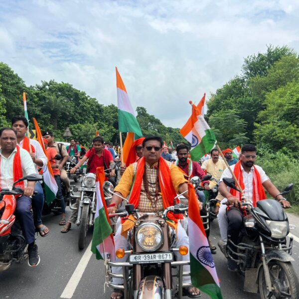 बिहपुर में गूंजा देशभक्ति का बिगुल, विशाल तिरंगा&hellip;