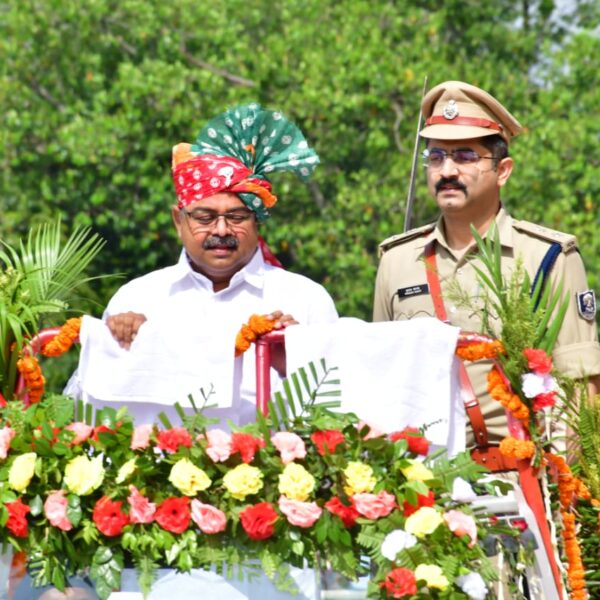 भागलपुर में प्रभारी मंत्री ने फहराया तिरंगा, विकास&hellip;