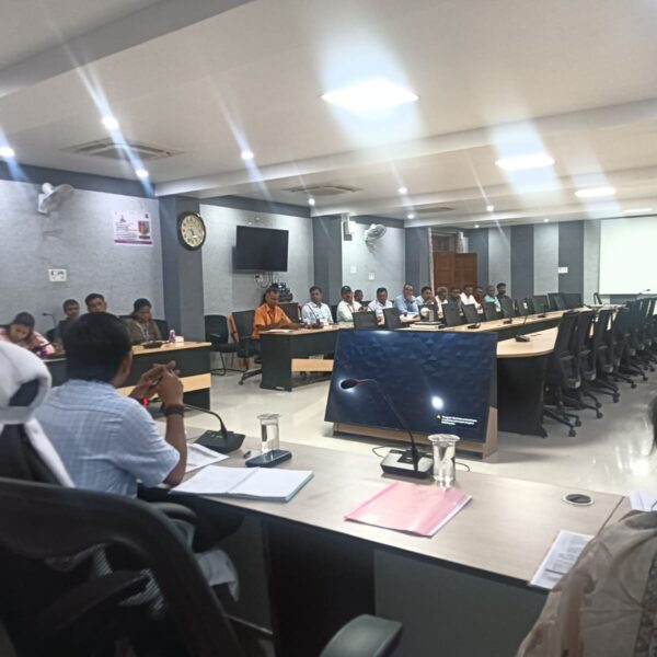 Inq Tmp 6 डीएलसीसी की बैठक – जिलाधिकारी ने बैंकों को…