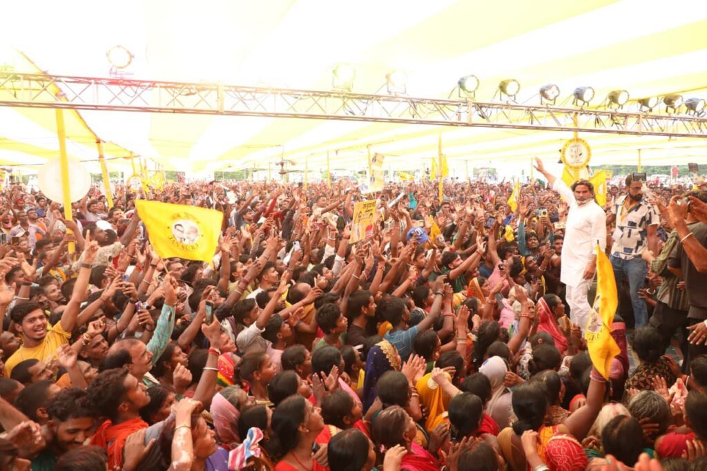 बिहपुर की धरती से PK का हुंकार : "नेताओं का नहीं, अपने बच्चों का चेहरा देखकर वोट दीजिए" 2 img 20250821 wa00234083418430298817434