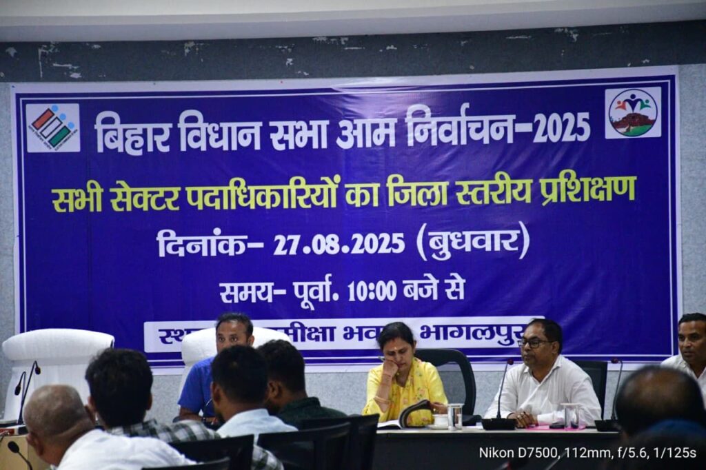 सभी सेक्टर पदाधिकारियों को मिला निर्वाचन प्रशिक्षण, बूथ से लेकर C-Vigil तक दी गई अहम जानकारी 2 img 20250827 wa00727995846712623070273