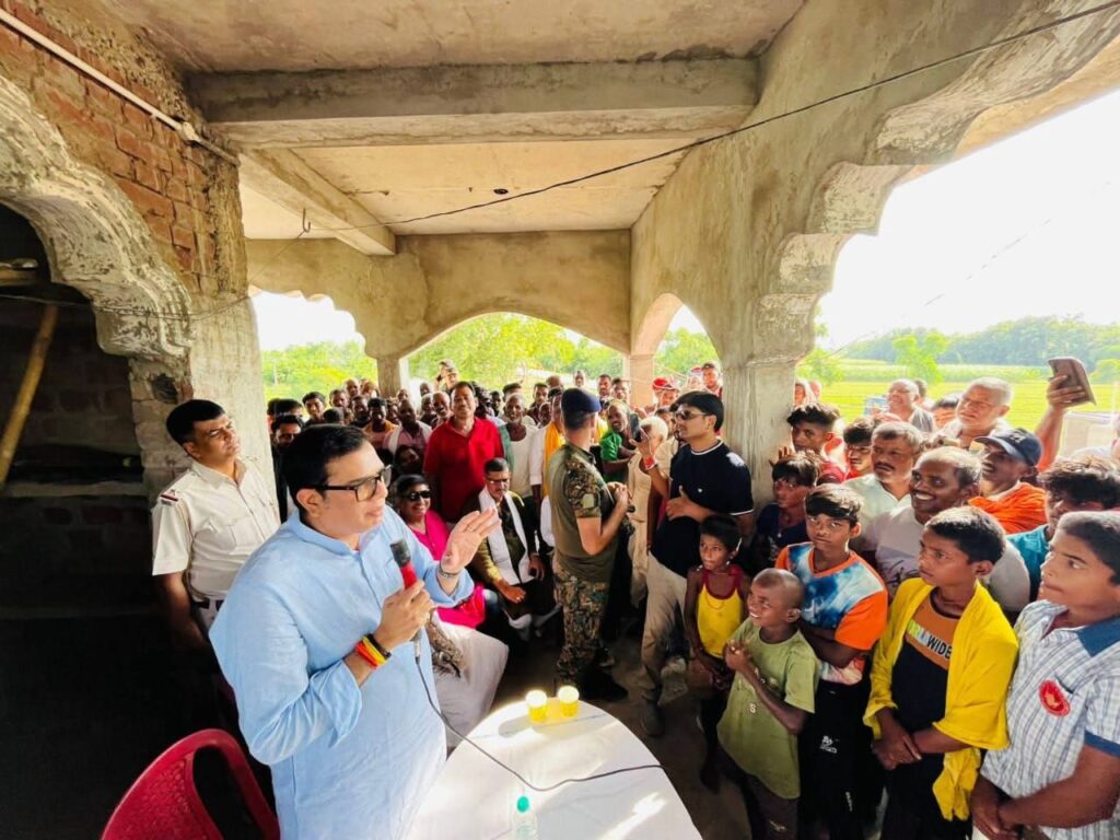 50 हजार वोट से जीतेंगे डॉ. संजीव, कम हुआ तो देंगे इस्तीफा - जनसंपर्क में प्रत्याशी संग कार्यकर्ताओं ने झोंकी पूरी ताकत 2 img 20251017 wa00104831309681278096344